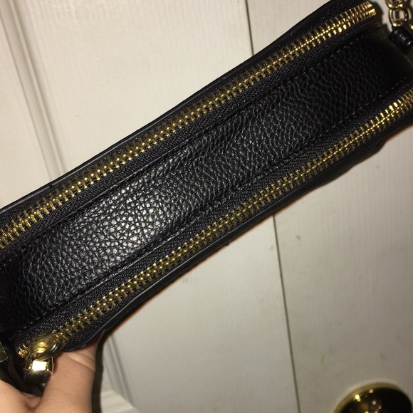 Liz Claiborne cross over purse - Picture 3 of 5